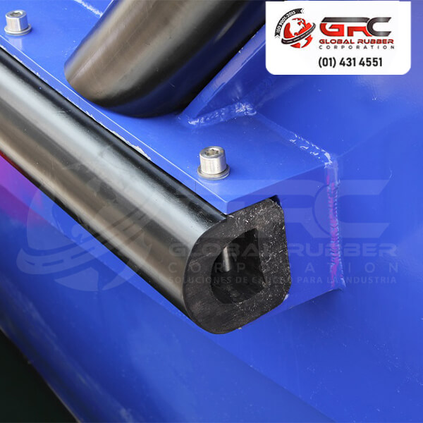 Las defensas de caucho son utilizados en diferentes sectores industriales, estos son fabricados con caucho Neoprene, caucho EPDM o caucho Natural dependiendo el uso y las exigencias que deben cubrir, en Global Rubber Corporation contamos con distintos modelos y tamaños