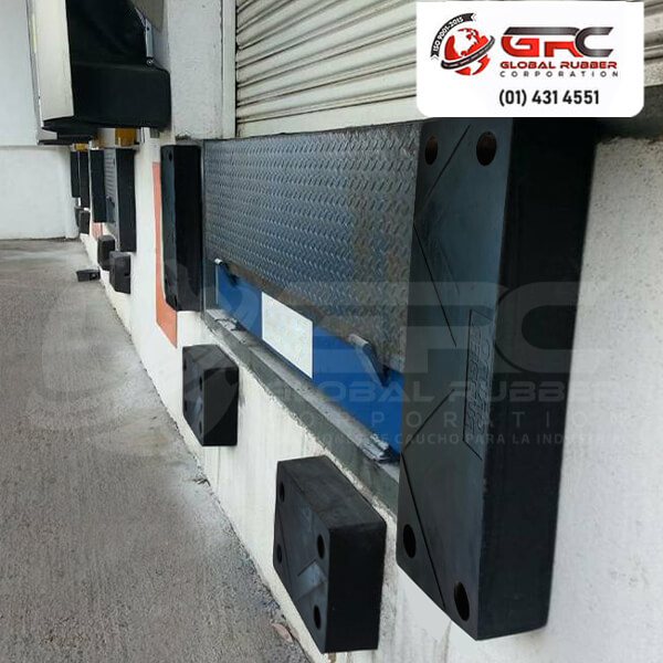 Las defensas de caucho son utilizados en diferentes sectores industriales, estos son fabricados con caucho Neoprene, caucho EPDM o caucho Natural dependiendo el uso y las exigencias que deben cubrir, en Global Rubber Corporation contamos con distintos modelos y tamaños