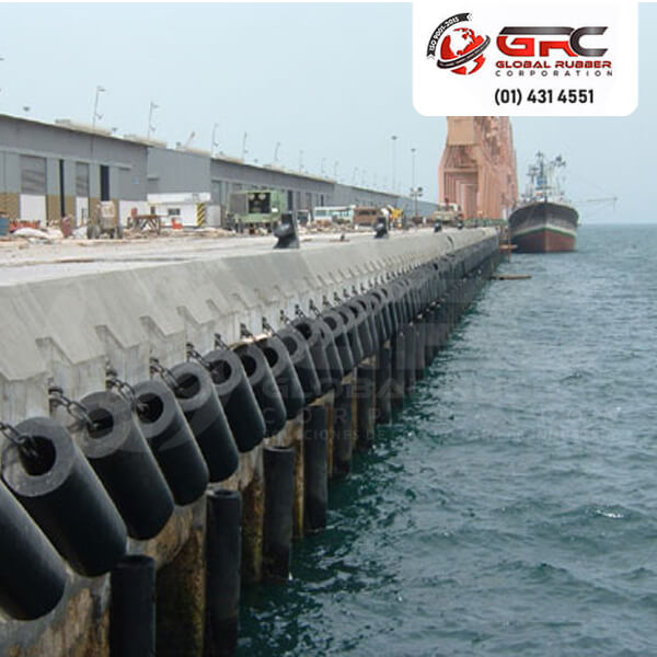 Las defensas de caucho son utilizados en diferentes sectores industriales, estos son fabricados con caucho Neoprene, caucho EPDM o caucho Natural dependiendo el uso y las exigencias que deben cubrir, en Global Rubber Corporation contamos con distintos modelos y tamaños