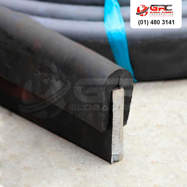 Nuestras Guarderas de caucho son utilizadas para evitar el desgaste mecanico  de la faja debido a la fricción. Son fabricados en caucho de alta resistencia con lona o sin lona.