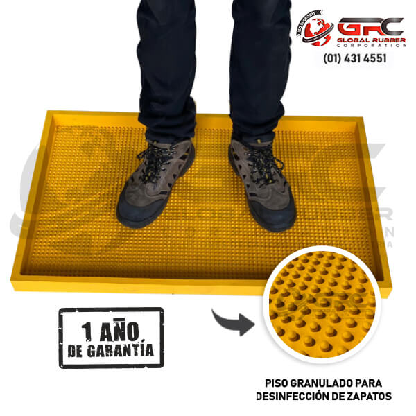 Pediluvio antideslizante utilizado especialmente como bandeja para la desinfección del calzado.